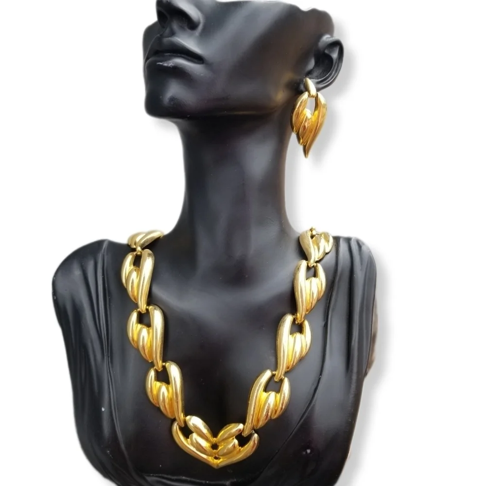VINTAGE GOLDTONE WINGED HEART STATEMENT NECKLACE & EARRINGS SET